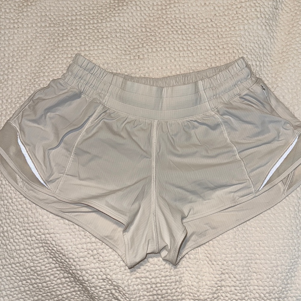 Lululemon White Hotty Hot shorts- Size 4- Low rise, 2.5 inch inseam